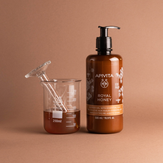 Apivita royal honey хидратиращ и релаксиращ душ гел с мед и етерични масла 500ml