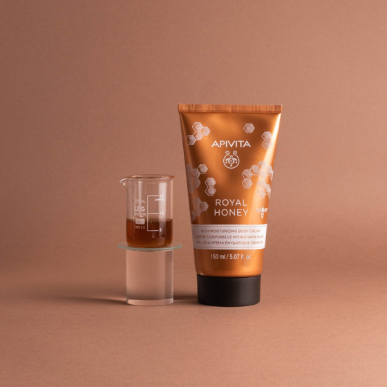 Apivita Royal Honey Богат хидратиращ и релаксиращ крем за тяло